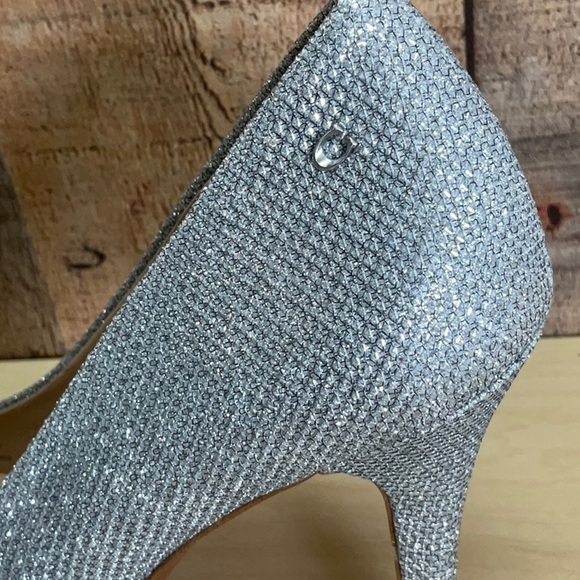 NEW, Coach ADDIE Heel, Size 5 - Picture 2 of 5